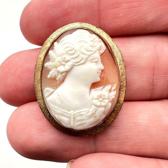 Antique Womans Brooch Pin Pendant 10K Yellow Gold Shell Cameo Flowers in Hair - Picture 2 of 5